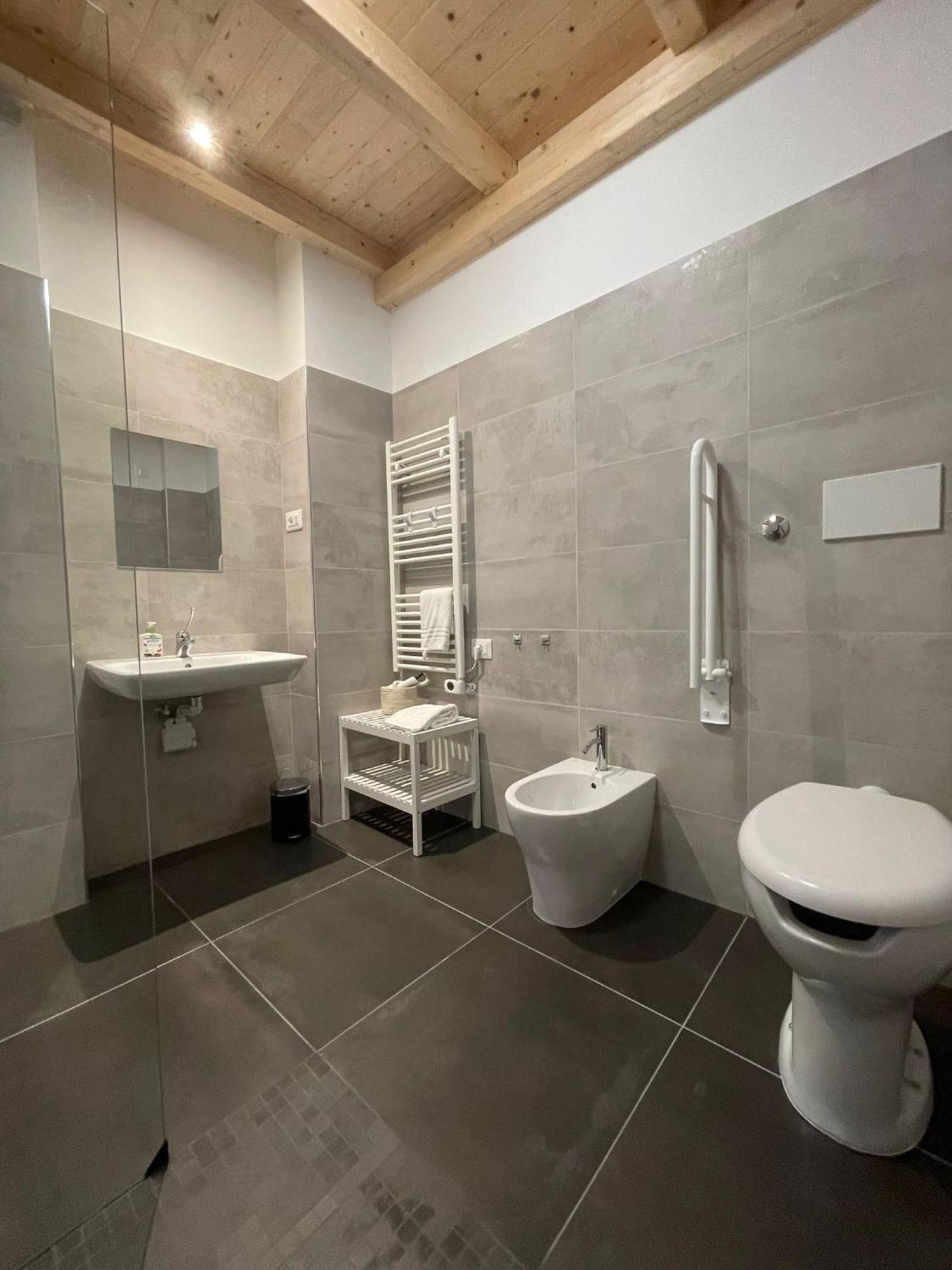 Aloe Comfort Rooms Пескара Екстер'єр фото